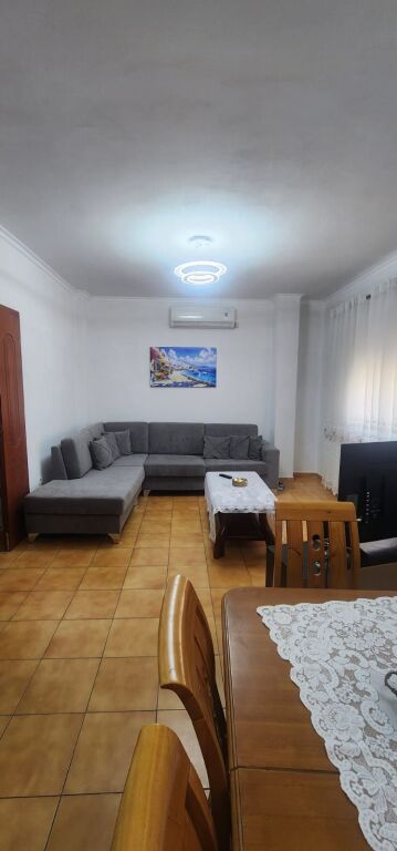 Apartament 2+1 me qira – Rruga Zonja Çurre, prane Shkolles se Baletit, Tiranë