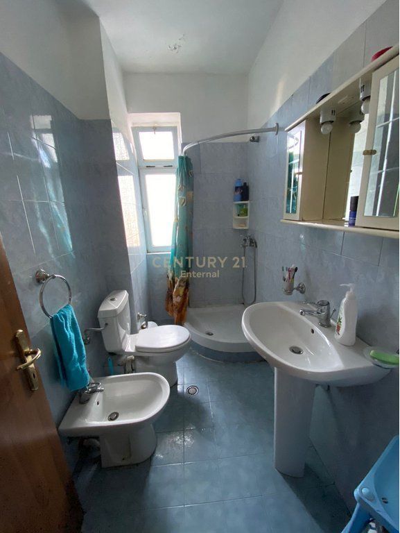SHITET APARTAMENT 2+1+2 – TEK URA E NISHARAKUT! 273,000 € 25,000,000 Lekë