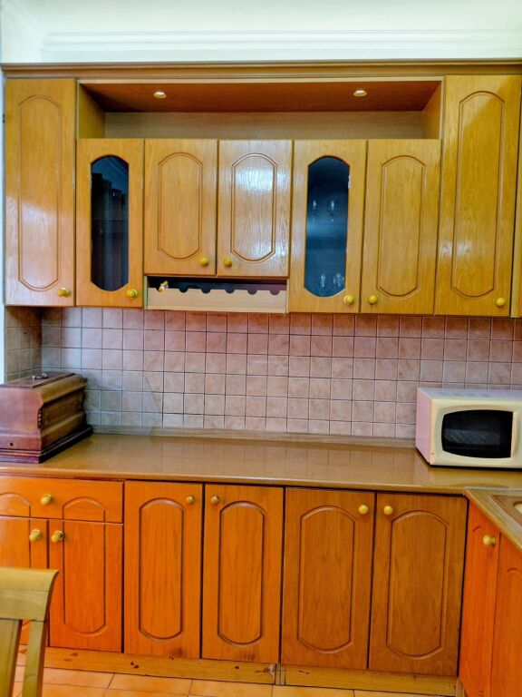 Apartament 2+1 me qira – Rruga Zonja Çurre, prane Shkolles se Baletit, Tiranë