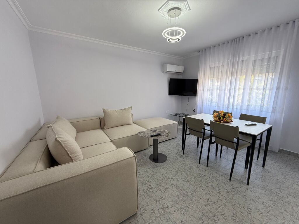 Jepet me qira apartament 3+1 në Bulevardin Zogu I, pas Fakultetit të Shkencave.