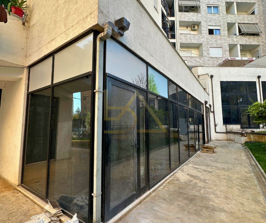 VENDITA AMBIENTE COMMERCIALE – BRRYLI, TIRANA