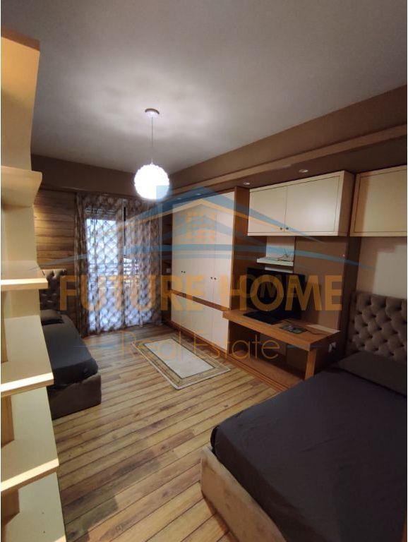 Shitet , Apartament 2+1, Myslym Shyri, Tiranë