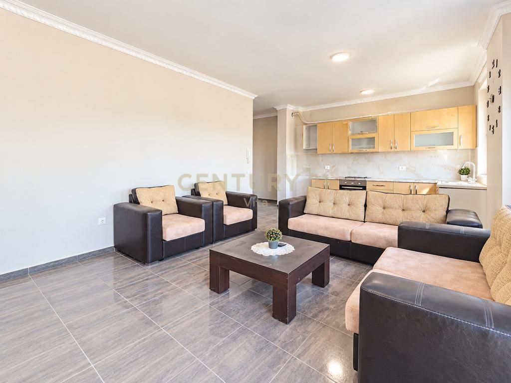 APARTAMENT 2+1+2 TUALETE + BALLKONE ME PAMJE TE LIRE ORJENTIM JUG-LINDJE-PERENDIM GJITH KOHES DRITE ,TEK STADIUMI !!