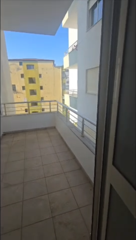 Jepet me qera apartamenti  1+1