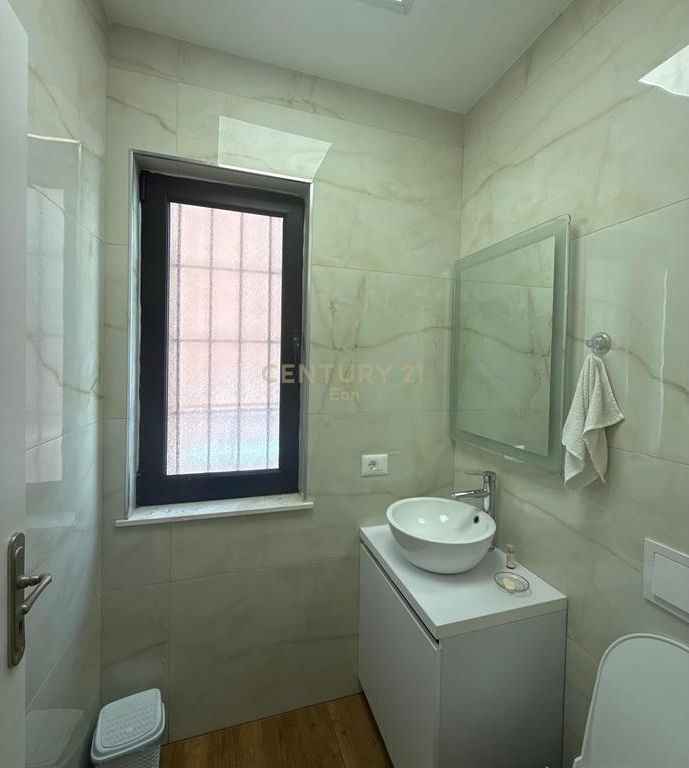 AFFITTASI APPARTAMENTO 2+1+2 CON VISTA MARE, VILA E ZOGUT DURRES !