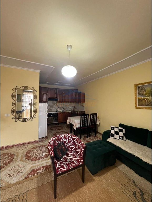 Shitet, Apartament 2+1, Rruga "Kongresi Manastirit", Tirane.
