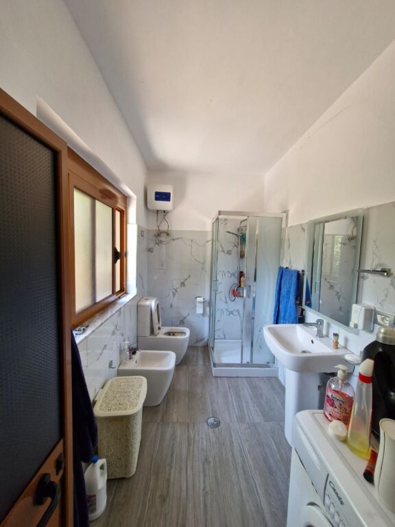 Private house 2+1 280 m² with yard and garage on floor 0 for sale by owner