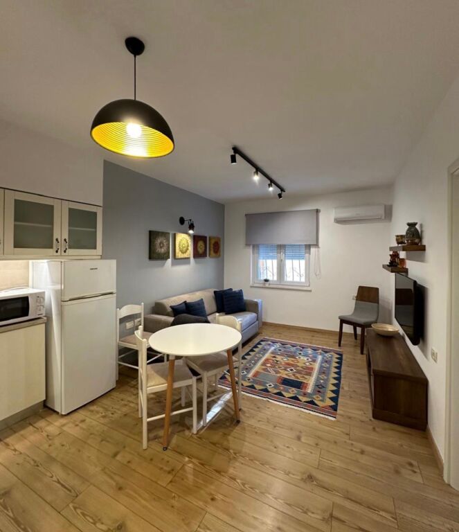 Jepet me qira apartament 1+1 te Rr Mustafa Lleshi në Rrugën e Elbasanit!
