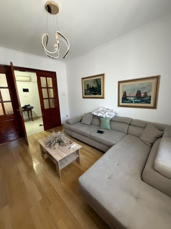 Jepet me qera apartament 2+1 prane Flagship Center