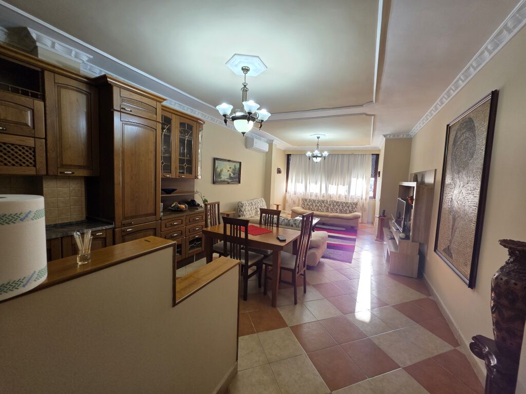 🏡 Apartament me qera 3+1 📍Blloku, Rruga Ismail Qemali