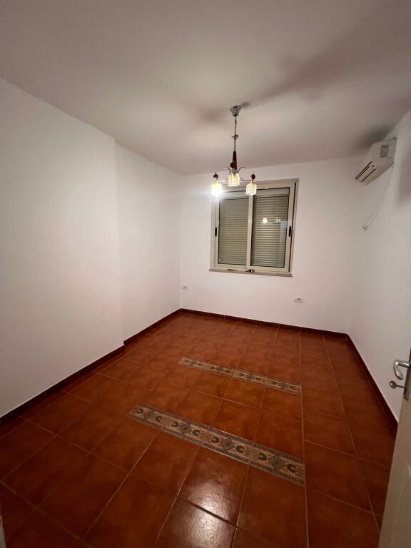 Jepet me qira 1+1 bosh te 21 Dhjetori 46.000 mije leke