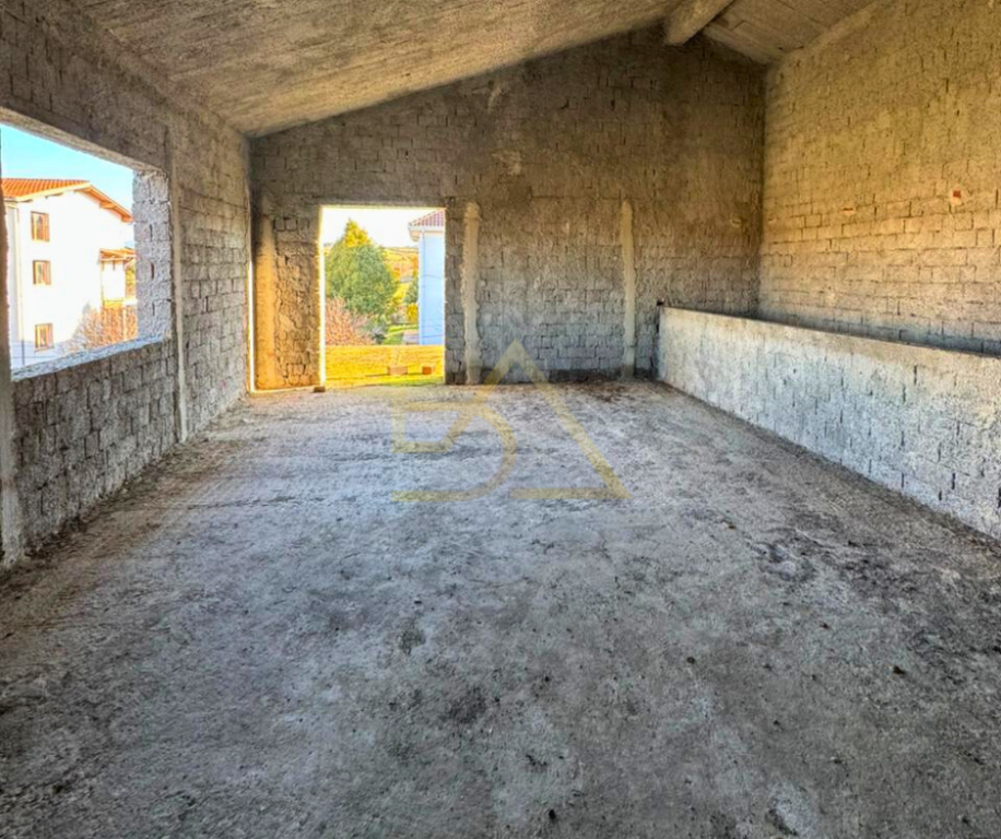 VILLA SU DUE PIANI CON TERRENO IN VENDITA – SHIJAK, DURRËS