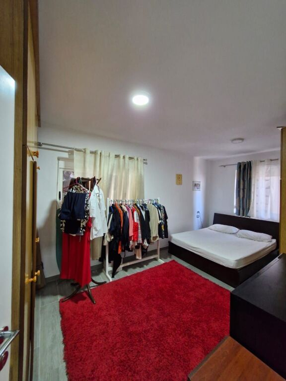 Private house 2+1 280 m² with yard and garage on floor 0 for sale by owner