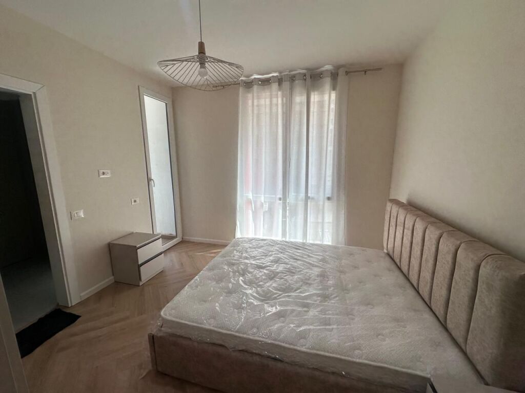 🏢Rruga e Dibres,Kompleksi Arlis ,jepet me qera apartament 2+1+2,i mobiluar. 70,000leke