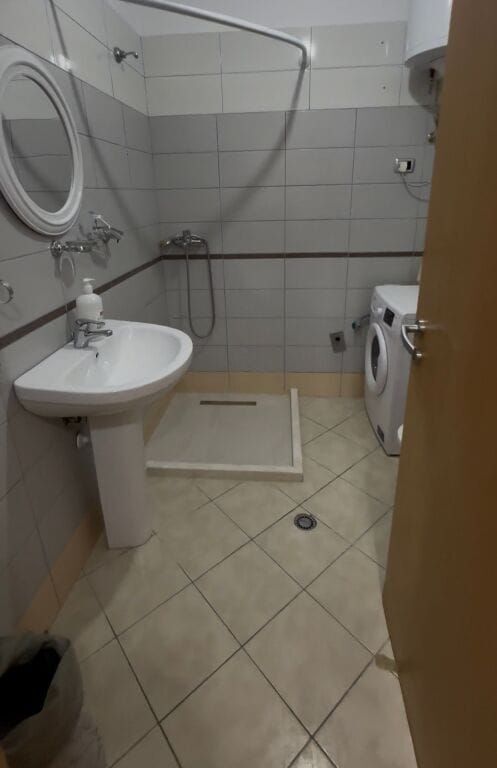 Affitto | Apartament 2 + 1 | Liqeni i Thatë | 850 €/mese