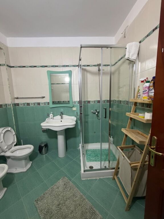 Jepet me qera apartament 2+1 prane Flagship Center