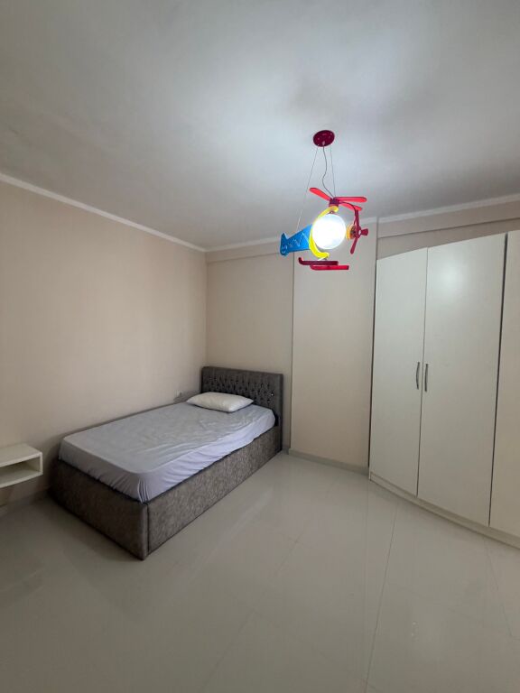 Apartament per qira 2+1 tek Astiri, prane Artistit cmimi 550 Euro