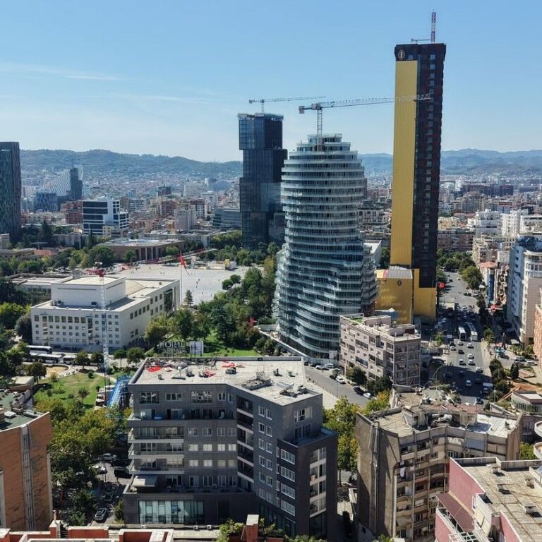 🏡 APPARTAMENTO IN VENDITA CON VERANDA – NEL CENTRO DI TIRANA 📍
