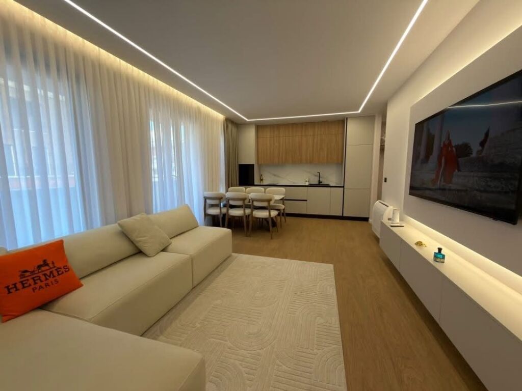 Shitet duplex luksoz 2+1+2 poste parkimi