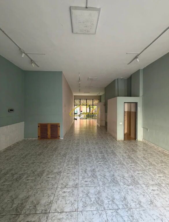 SHOP FOR RENT 82 M2 5 MAY 80,000 LEKE