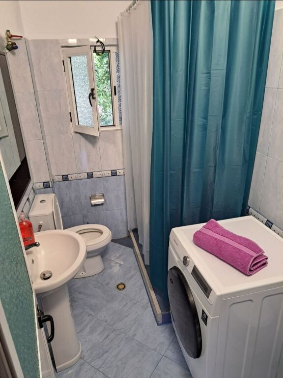 Apartament 2+1 per qira prane zones Xhamllikut dhe Varri Bamit
