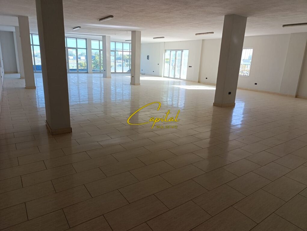 LOCALE COMMERCIALE IN AFFITTO 230 M2 MEZEZ 60.000 LEKE