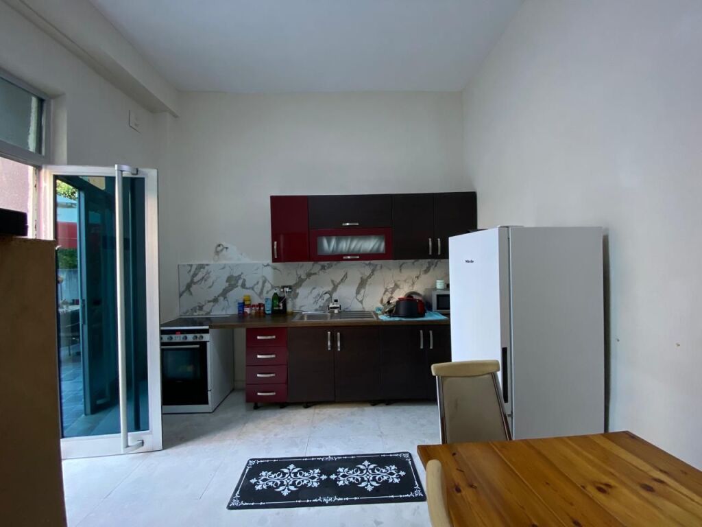 Appartamento 1+1  In affitto a 21 Dhjetori  📍Via Frosina Plaku vicino Hotel Mondial