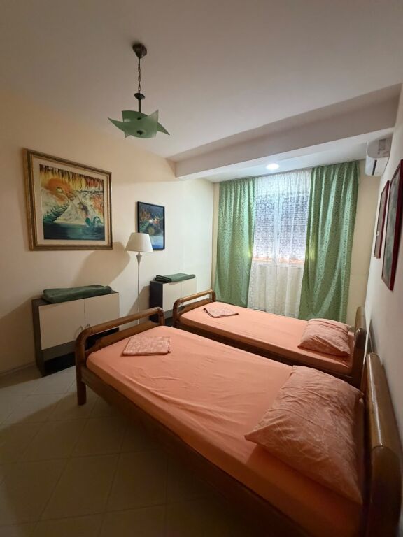 Jepet me qera apartament 2+1 prane Flagship Center
