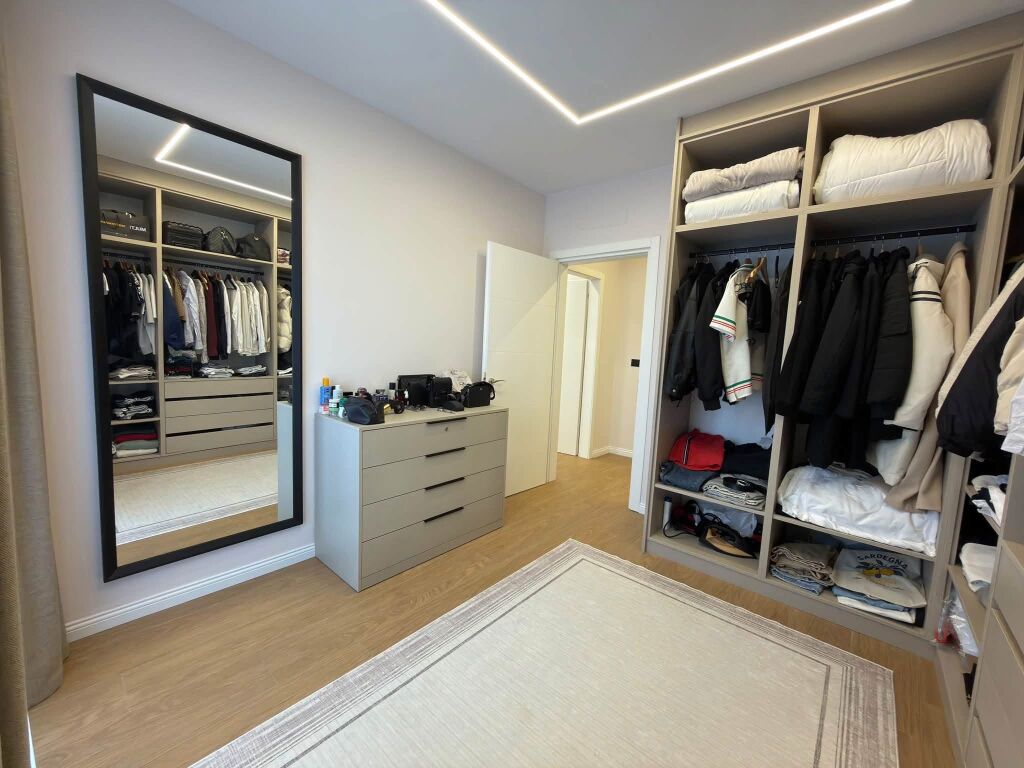 Shitet duplex luksoz 2+1+2 poste parkimi