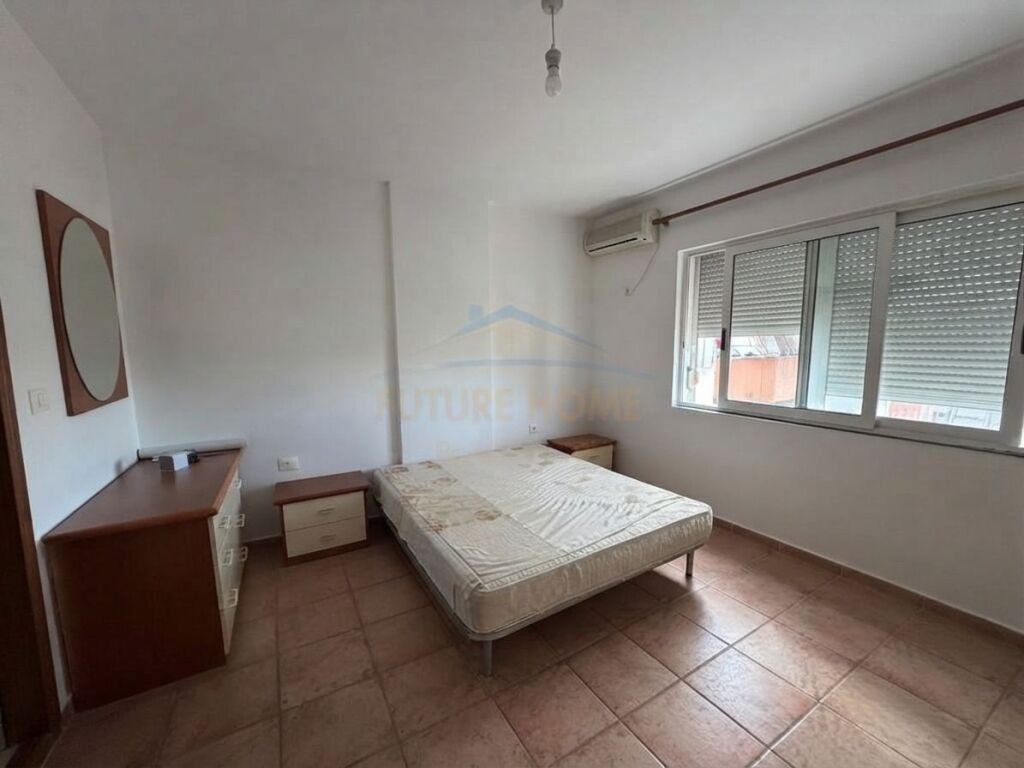Qira, Apartament 2+1+2, Komuna e Parisit, Tiranë