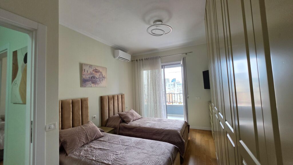 APARTAMENT 2+1 90,000 LEKE PAZARI I RI