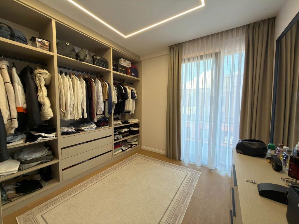 Shitet duplex luksoz 2+1+2 poste parkimi