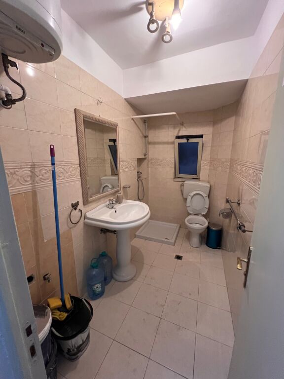 Jepet me qira 1+1 bosh te 21 Dhjetori 46.000 mije leke