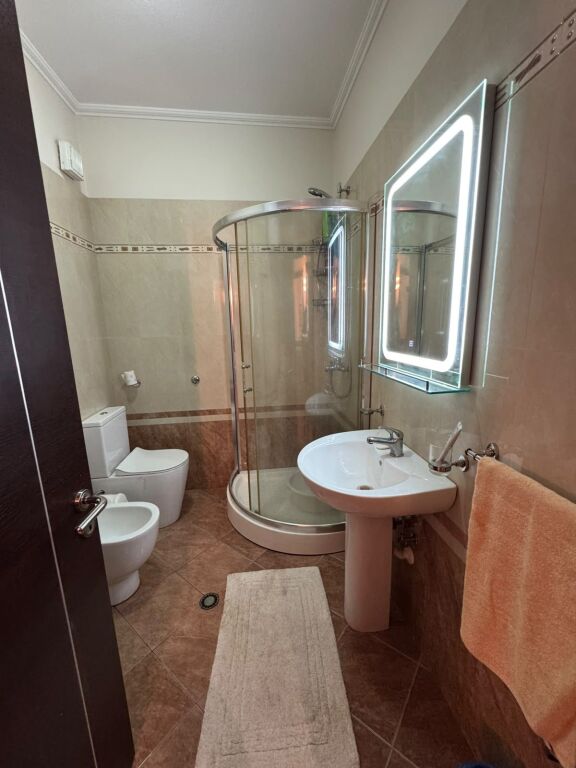 Affitto | Apartament 2 + 1 + Parkim | Komuna e Parisit | 850 €/mese