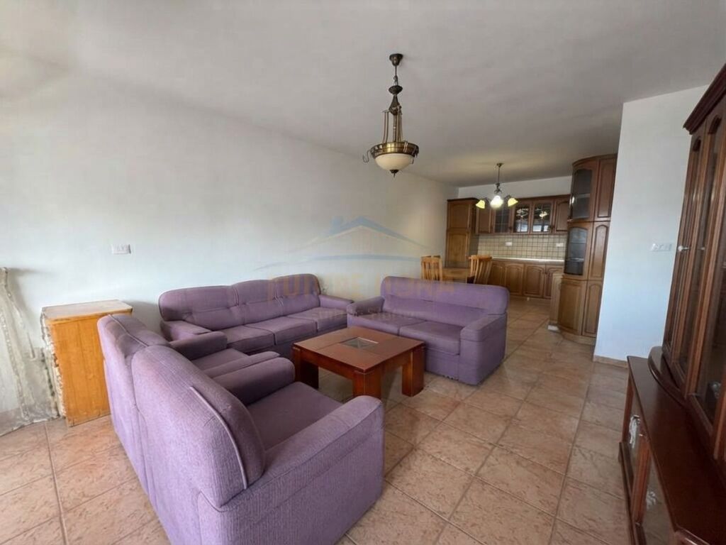 Qira, Apartament 2+1+2, Komuna e Parisit, Tiranë