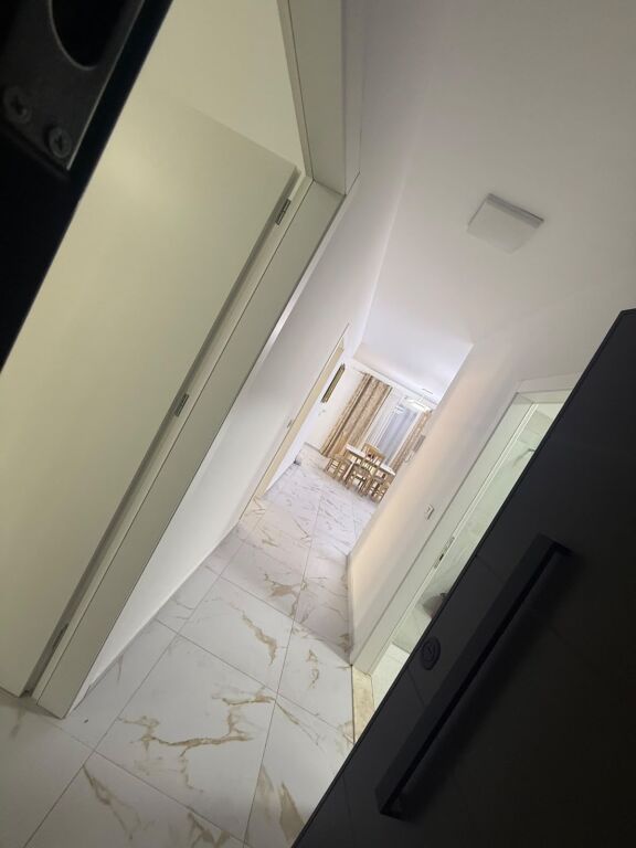 Apartament 2+1+2+🅿️arkim 📍 ish tregu elektrik