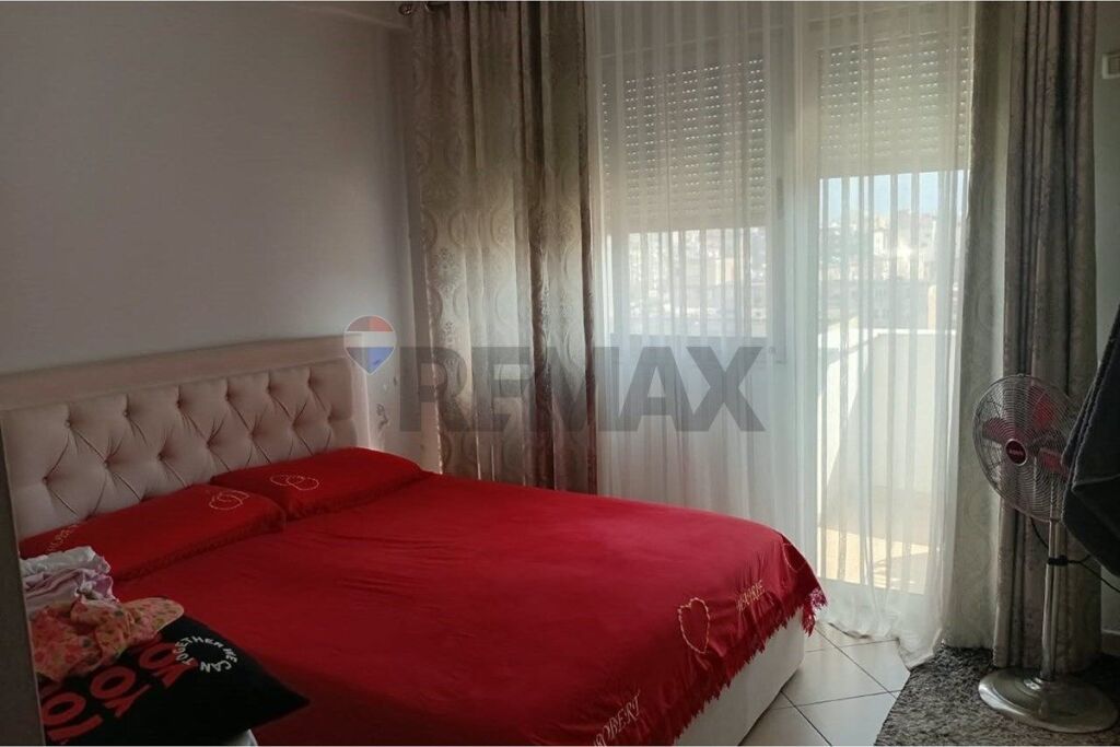 Shitet Apartament perballe Delijorgjit