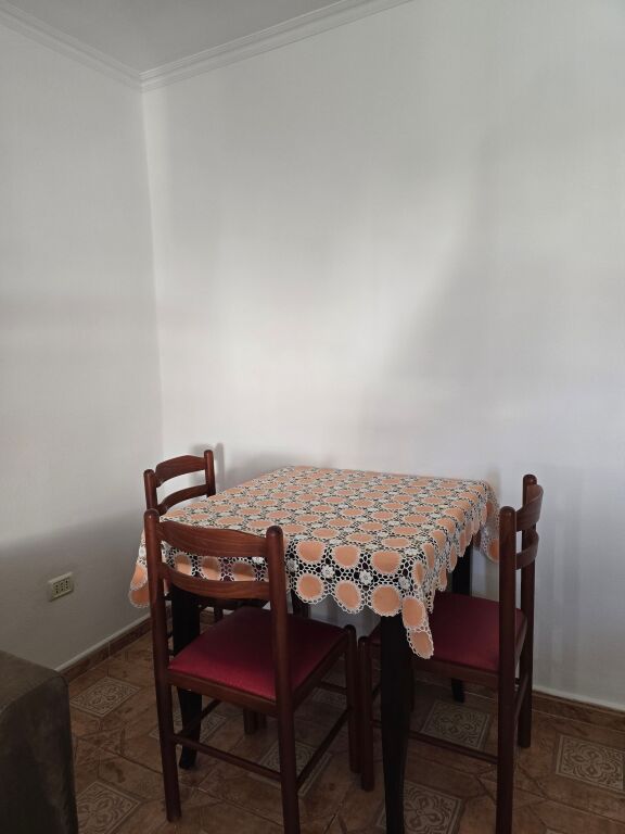 Jepet me qira1+1,Ish Restorant Durrësi