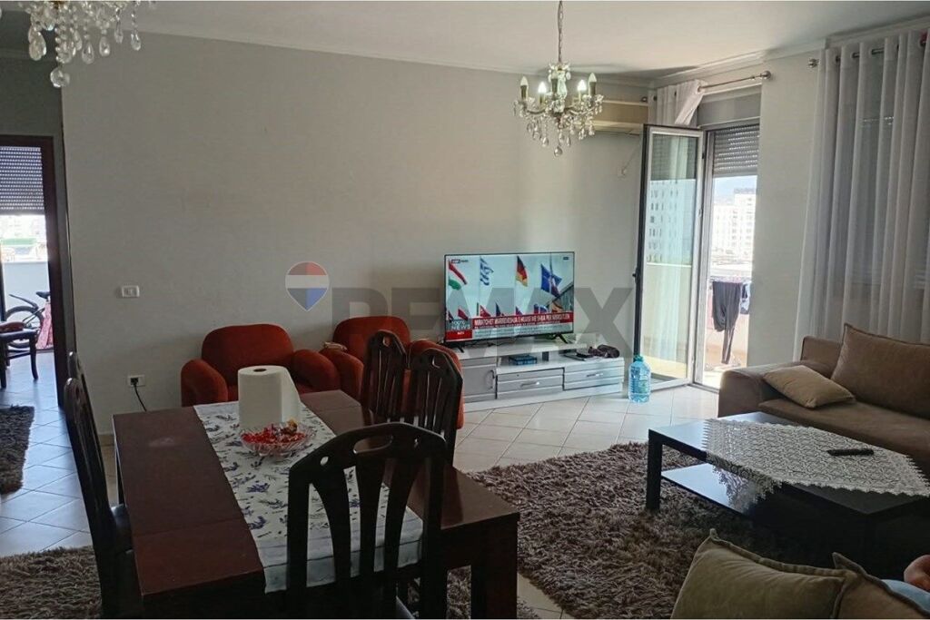 Shitet Apartament perballe Delijorgjit