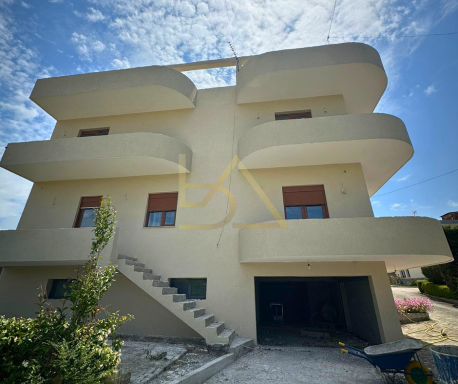 VILLA 4 PIANI IN VENDITA – TERRAZZATA, DURRËS