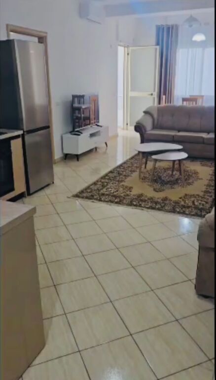 Rruga Bill Klinton,,jepet me qera apartament 1+1,i mobiluar.50,000Leke