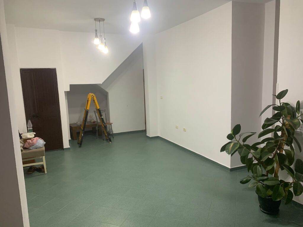 Ufficio in affitto nel Centro vicino al Parlamento a Tirana (ID 4261638)
