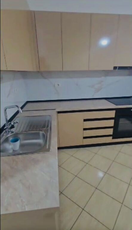 Rruga Bill Klinton,,jepet me qera apartament 1+1,i mobiluar.50,000Leke