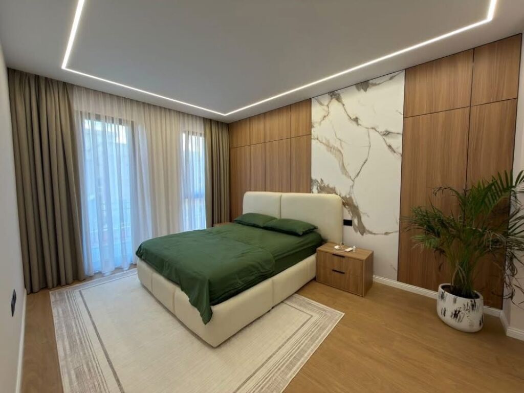Shitet duplex luksoz 2+1+2 poste parkimi
