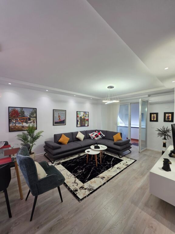 Apartament luksoz per qira tek Liceu Artistik