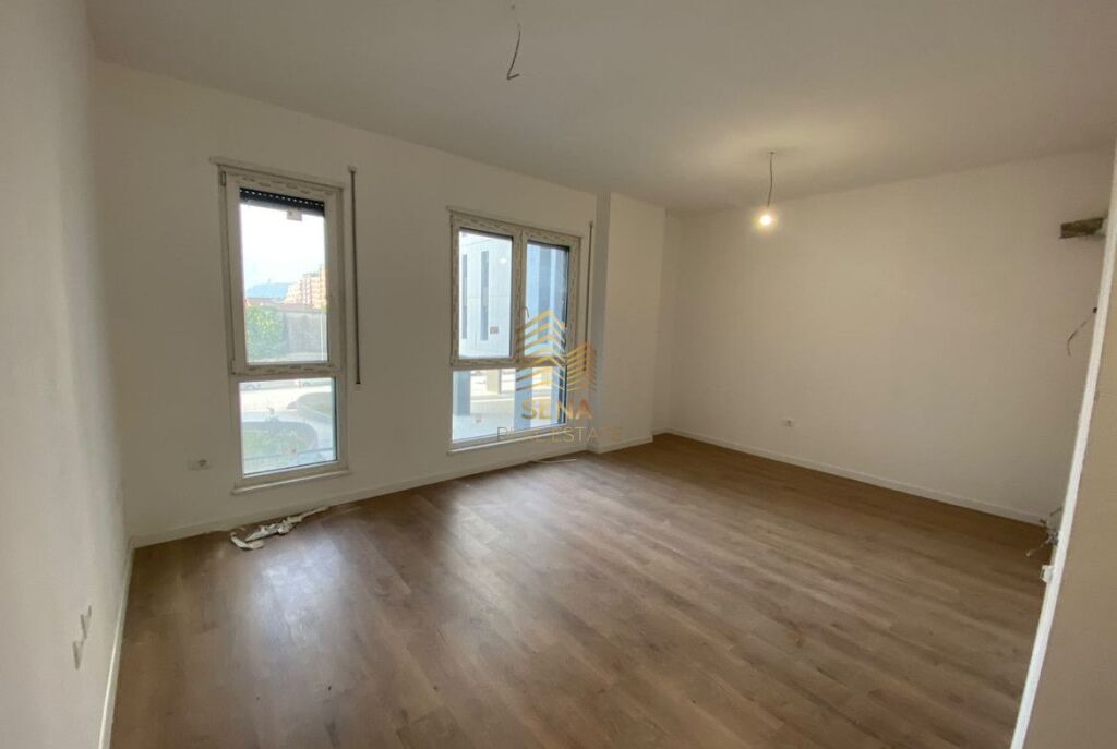Affitto, Locale commerciale, 5 Maji – Complesso ”Tirana Uptown”, 42.000 Lek/mese