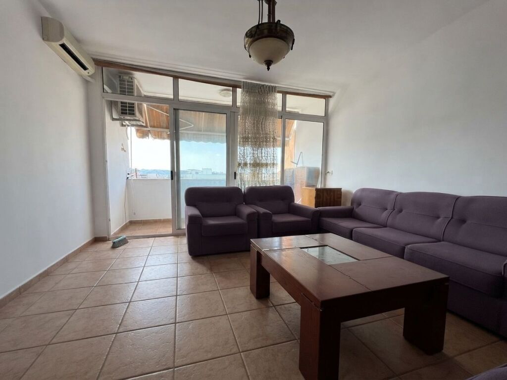 Qira, Apartament 2+1+2, Komuna e Parisit, Tiranë
