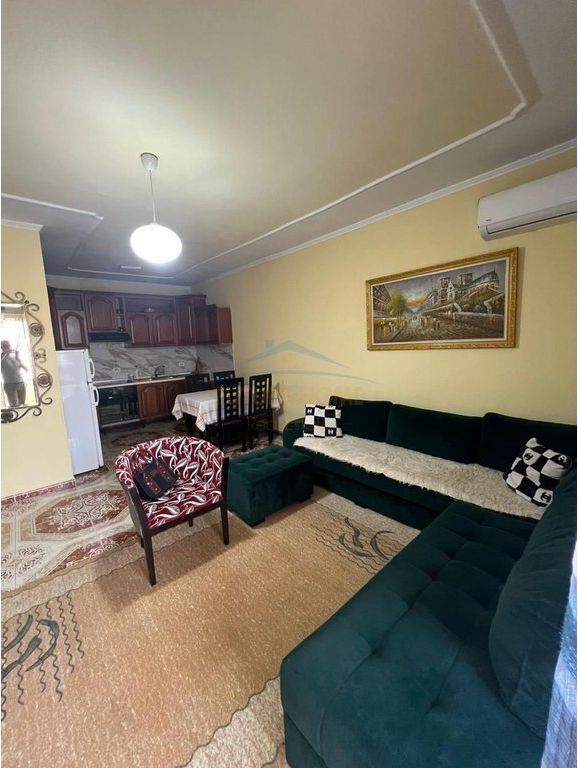 Shitet, Apartament 2+1, Rruga "Kongresi Manastirit", Tirane.