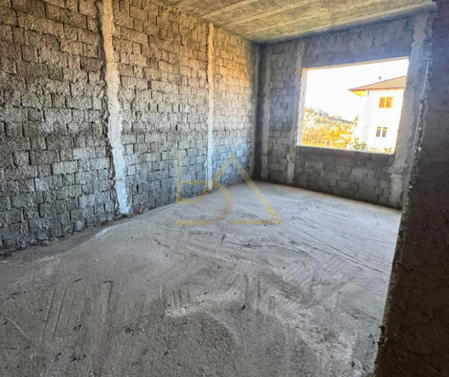 VILLA SU DUE PIANI CON TERRENO IN VENDITA – SHIJAK, DURRËS
