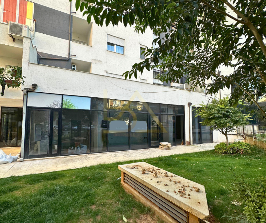 VENDITA AMBIENTE COMMERCIALE – BRRYLI, TIRANA
